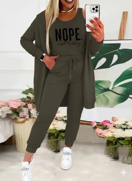 Kadın Askılı Yuvarlak Yaka Yazılı Viskon Iki Iplik Bluz Ceket Ve Pantolon 3lü Takım