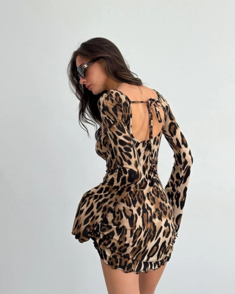 Kadın Uzun Kollu Sırtı Açık Bağlamalı Leopar Desenli Kısa Dalgıç Elbise