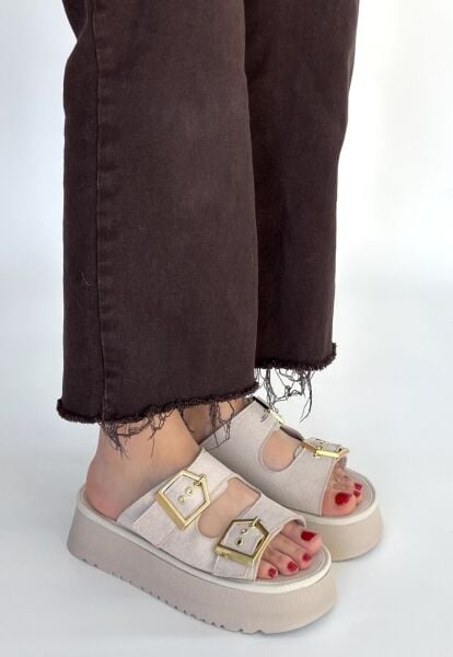 Coer Bej Süet Çift Tokalı Terlik