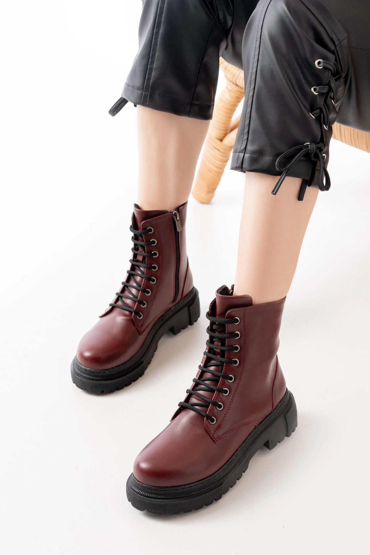 812-356 Siyah Bağcıklı Fermuarlı Günlük Kadın Bot