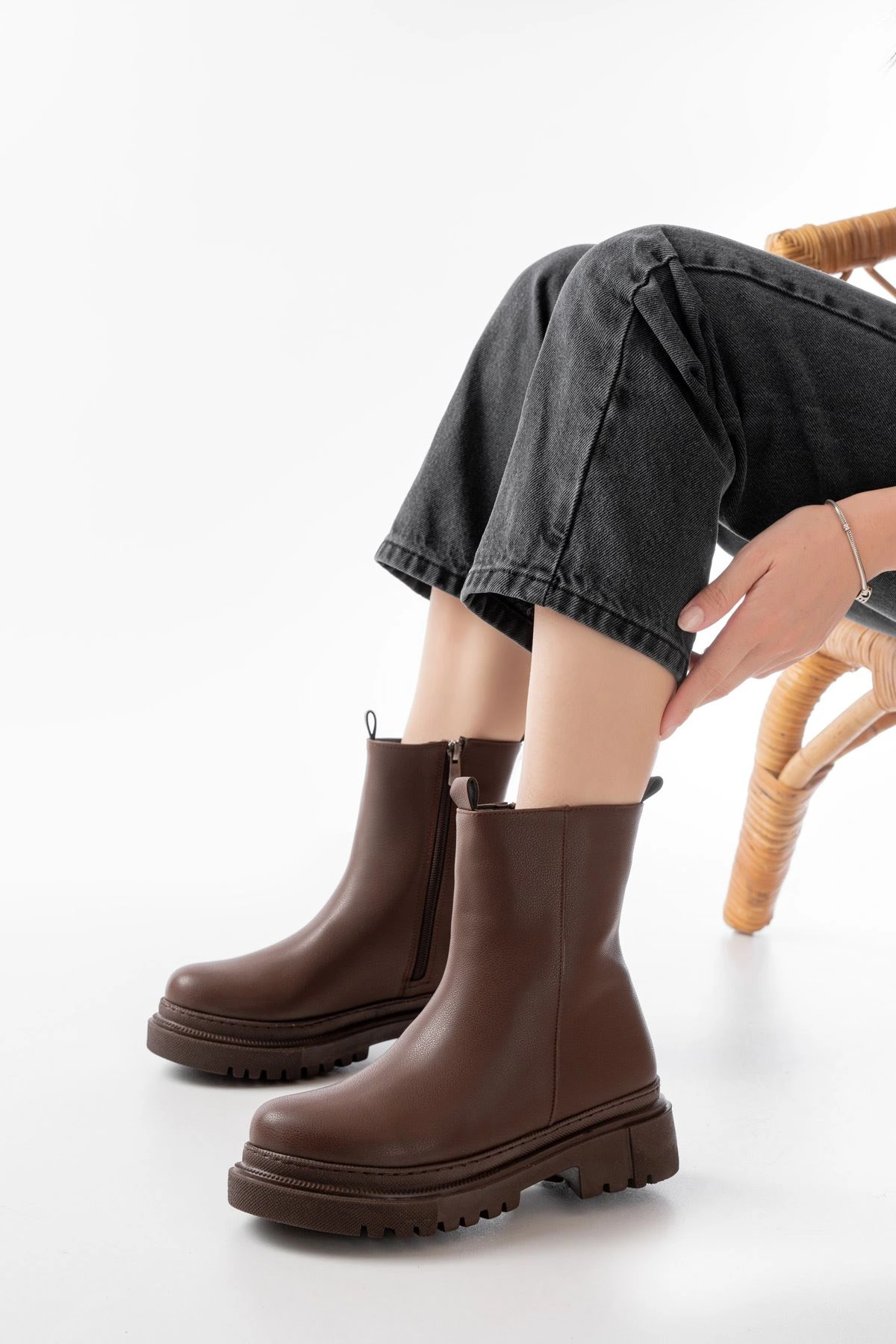 812-2012 Kahverengi Luna Fermuarlı Günlük Kadın Bot