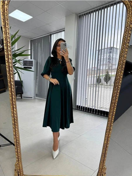 Kadın Kısa Kollu Bisiklet Yaka Fiyonk Broşlu Midi Janjan Krep Elbise