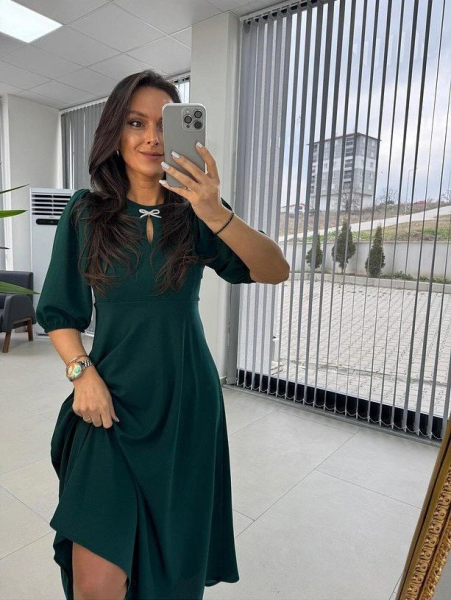 Kadın Kısa Kollu Bisiklet Yaka Fiyonk Broşlu Midi Janjan Krep Elbise