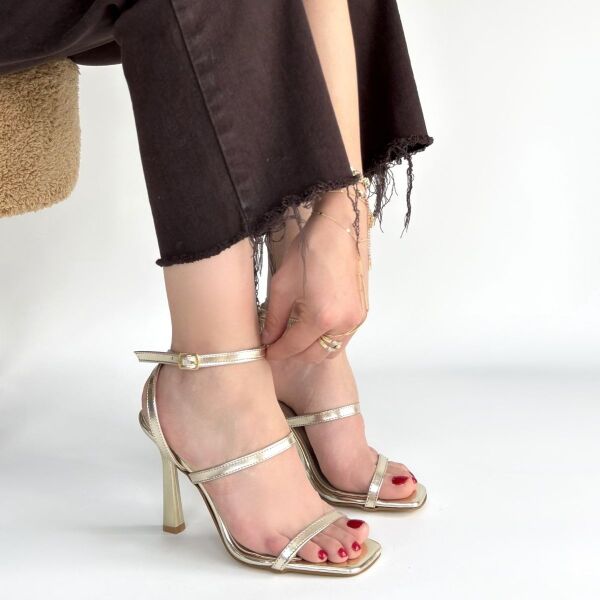 Umira Gold Rugan Topuklu Bilekten Kemerli Ayakkabı