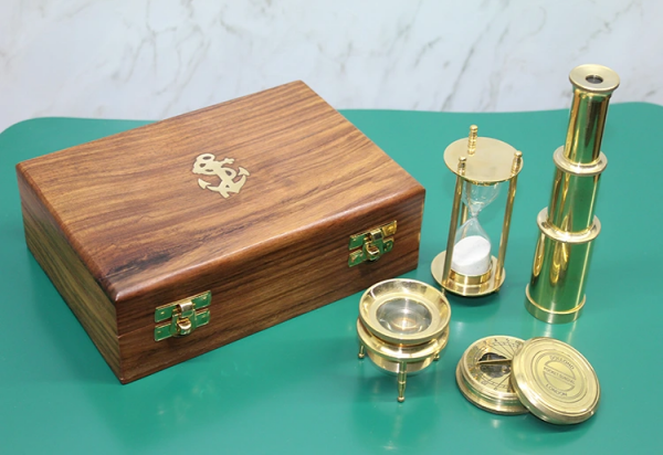 Ahşap Kutulu Dürbün, Kum Saati, Büyüteç, Pusula Seti