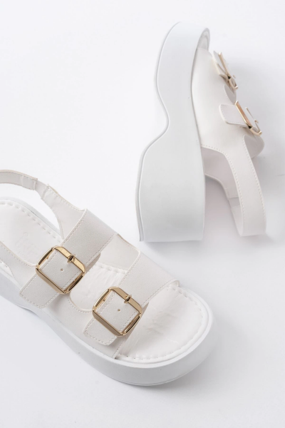 24414-572 Beyaz Tokalı  Günlük Dolgu Topuk Kadın Sandalet