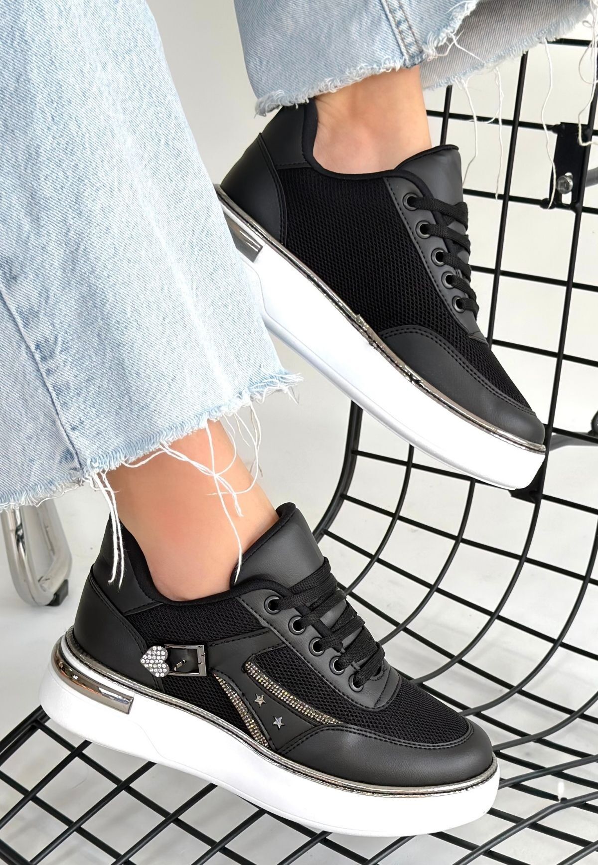 Junda Siyah Cilt Bağcıklı Spor Ayakkabı