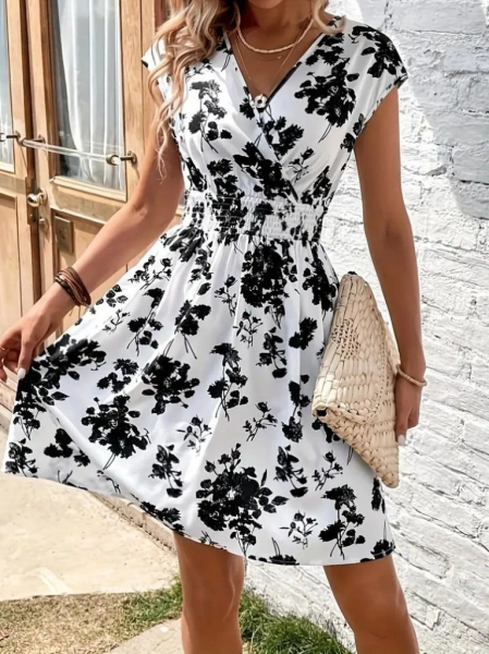 Kadın Kısa Kollu Kruvaze Yakalı çiçekli Desenli Süprem Elbise