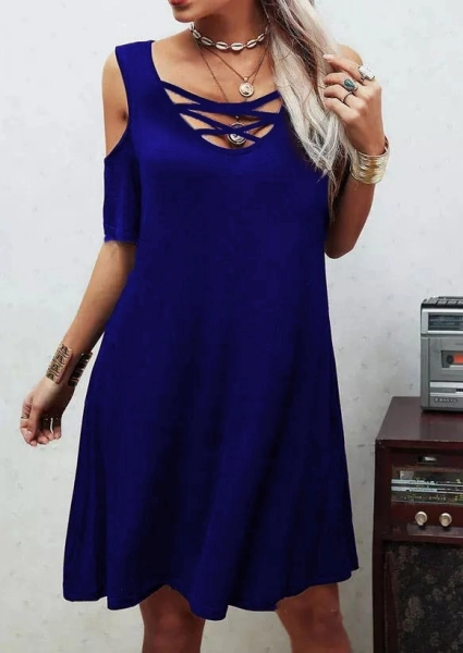 Dekolteli Bağcık Detay Viskon Kumaş Elbise