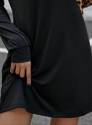 Kadın Uzun Kollu Omuzdan Açık Leopar Desenli Viskon Iki Iplik Mini Elbise