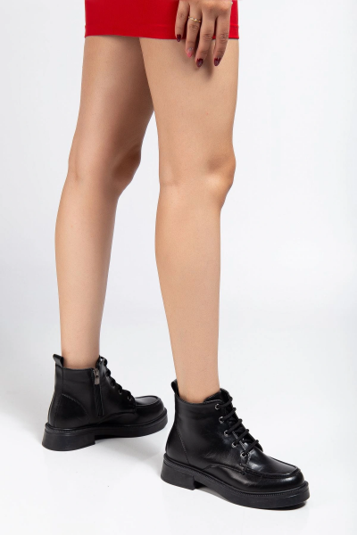 02-2001 Siyah Kırışık Rugan Bağcıklı Fermuarlı Günlük Kadın Bot