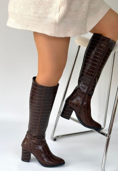 Morena Acı Kahve Desenli Rugan Topuklu Çizme