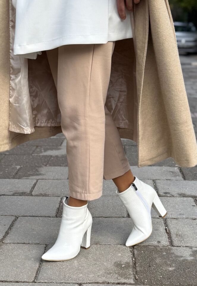 Loora Beyaz Rugan Desenli Topuklu Bot