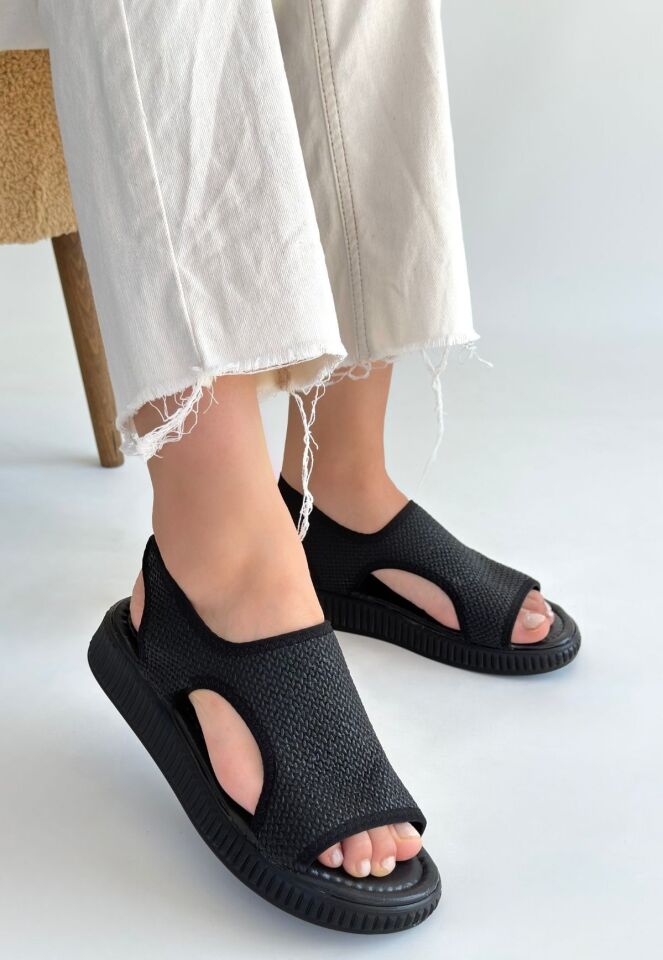 Wayi Siyah Hasır Cilt Sandalet