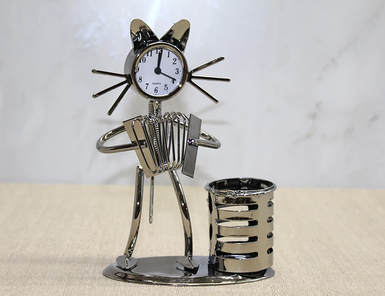 Metal Akordiyon Çalan Müzisyen Kedi Müzisyen Saat Ve Kalemlik