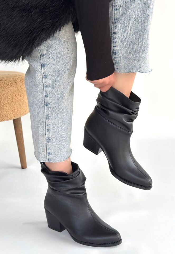 Lukana Siyah Cilt Topuklu Körüklü Bot