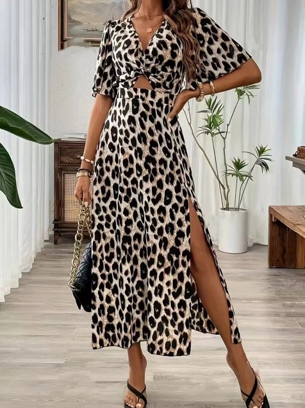 Kadın Kısa Kollu V Yakalı Beli Lastikli Yırtmaçlı Uzun Leopar Desenli Süprem Elbise