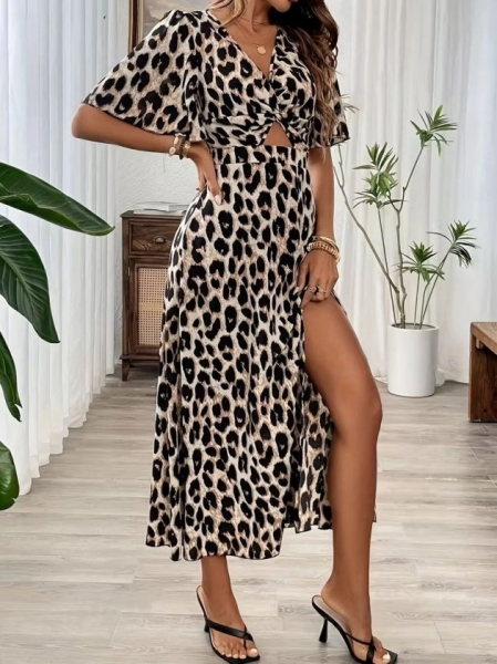 Kadın Kısa Kollu V Yakalı Beli Lastikli Yırtmaçlı Uzun Leopar Desenli Süprem Elbise