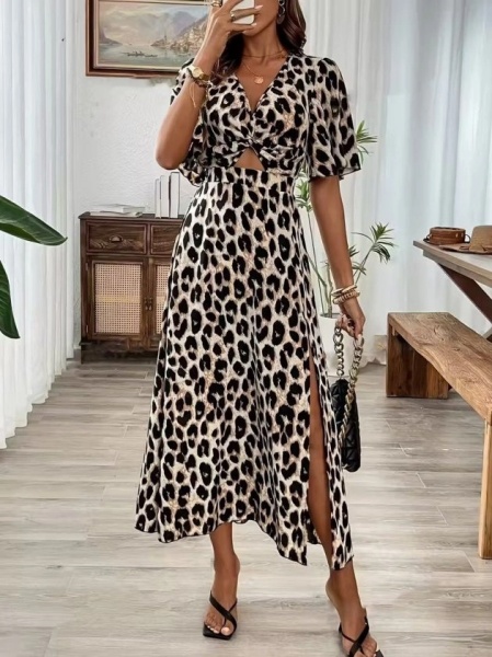 Kadın Kısa Kollu V Yakalı Beli Lastikli Yırtmaçlı Uzun Leopar Desenli Süprem Elbise