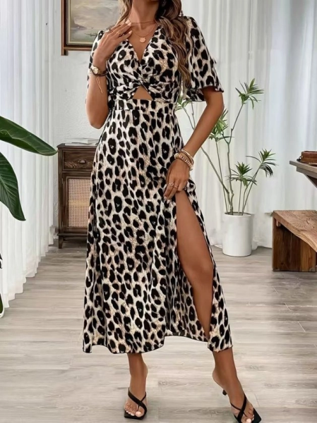 Kadın Kısa Kollu V Yakalı Beli Lastikli Yırtmaçlı Uzun Leopar Desenli Süprem Elbise
