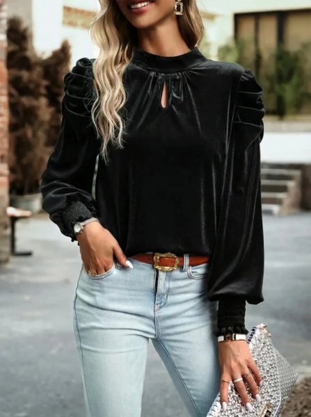Kadın Uzun Kollu Balıkçı Yaka Damla Detaylı Kadife Bluz