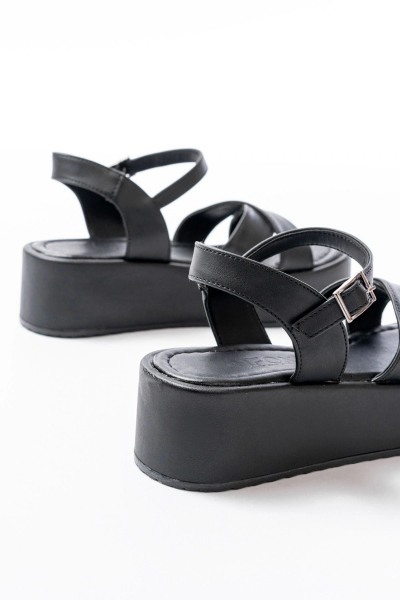 861-1005 Siyah Günlük Çapraz Dolgu Topuk Kadın Sandalet