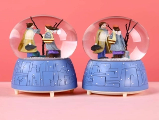 IŞIKLI MÜZIKLI KAR KÜRESI ORTA BOY