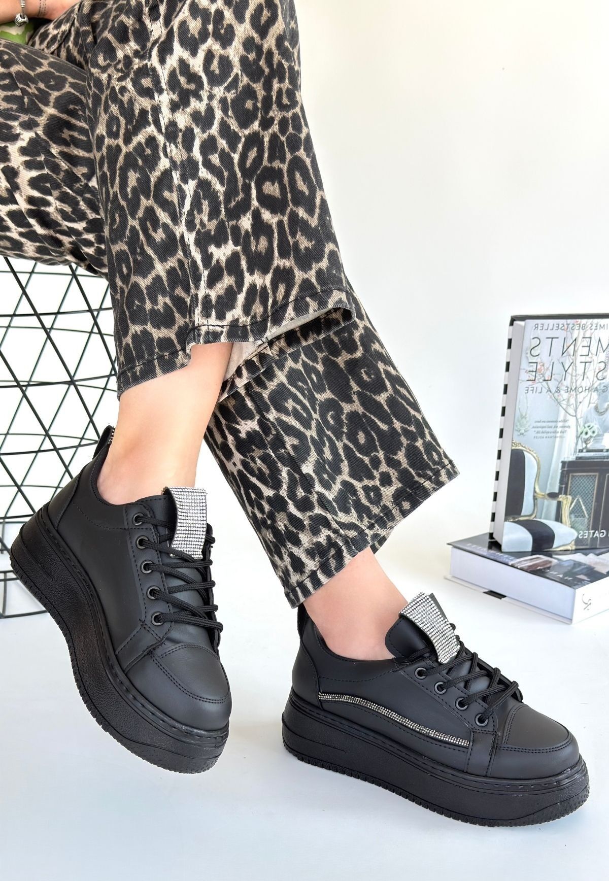 Leope Siyah Cilt Bağcıklı Spor Ayakkabı