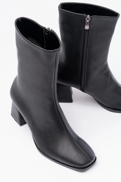 MSK-032 Siyah Topuklu Fermuarlı Kadın Bot