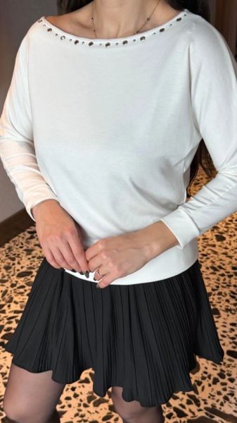 Kadın Uzun Kollu Kayık Yaka Kuş Gözü Detay Bluz