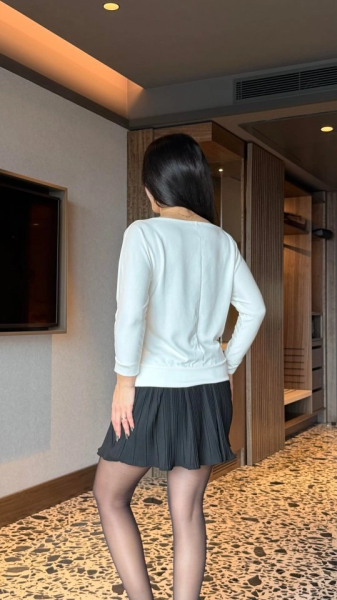 Kadın Uzun Kollu Kayık Yaka Kuş Gözü Detay Bluz