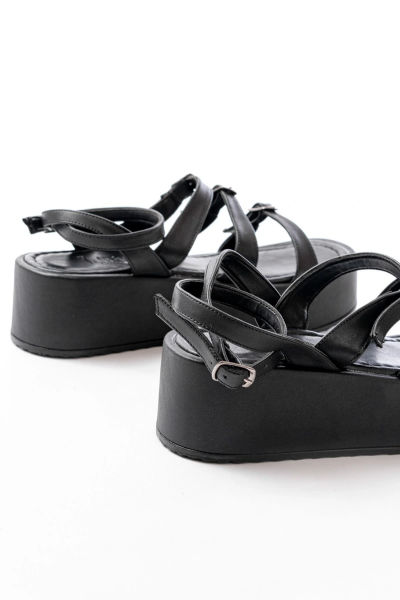 861-1222 Siyah Tokalı Bilekten Bağlamalı Dolgu Kadın Sandalet